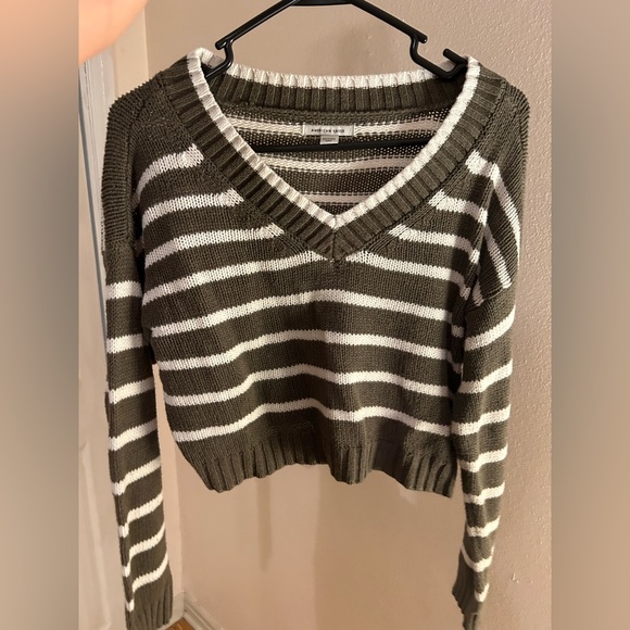 American Eagle sweater - Picture 1 of 3